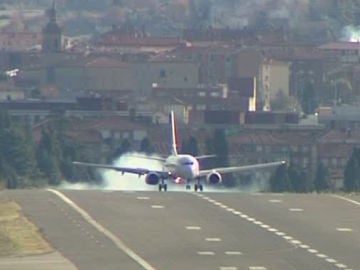 Los aviones aterrizan con problemas en Loiu