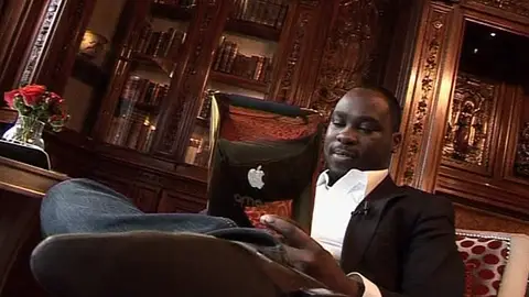 Un Ipad de oro con brillantes Un Ipad de oro con brillantes