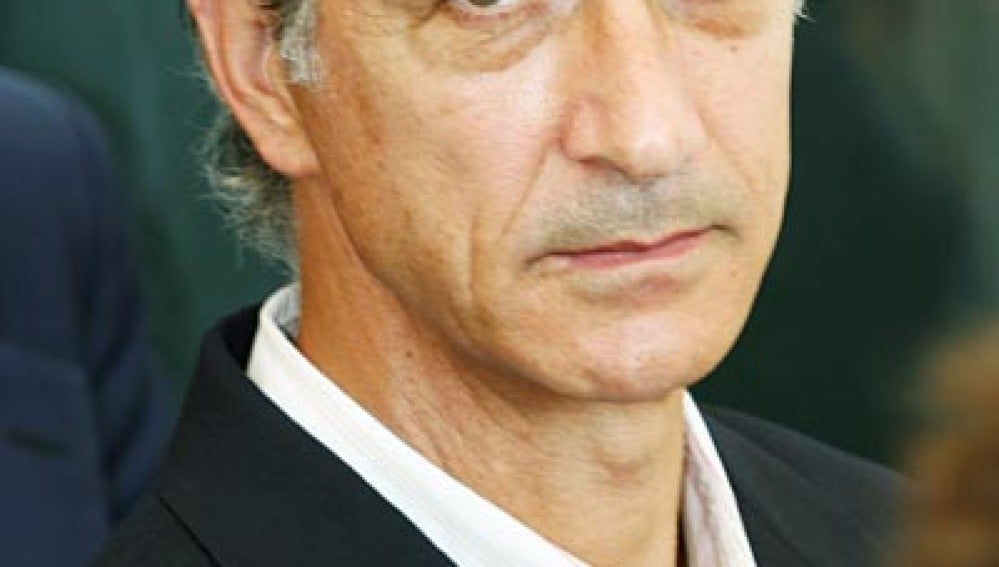 David Strathairn