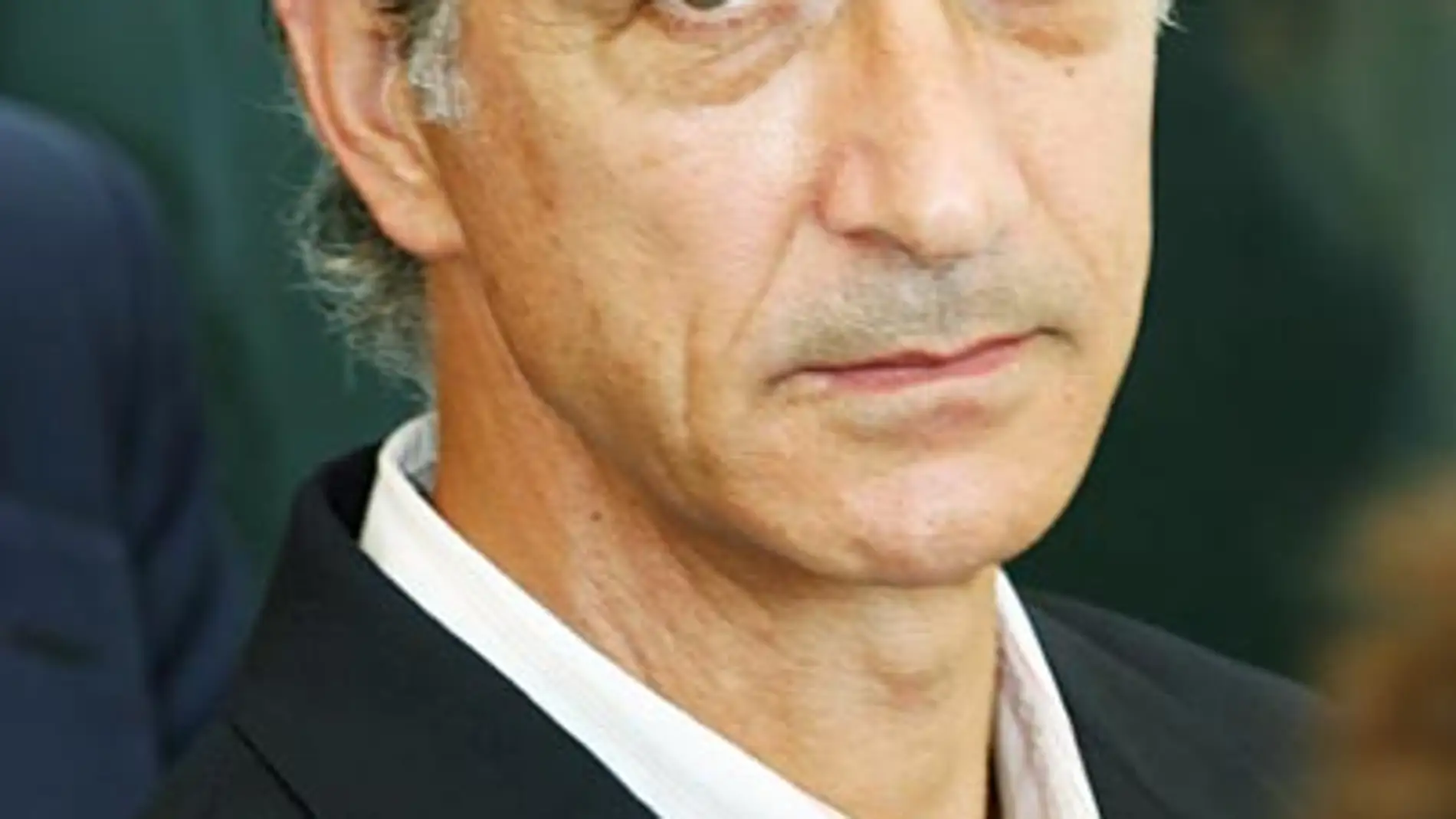 David Strathairn