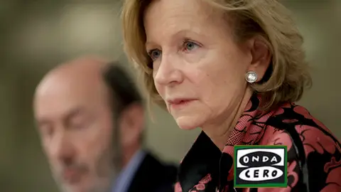 Elena Salgado habla para los micrófonos de Onda CERO Elena Salgado habla para los micrófonos de Onda CERO