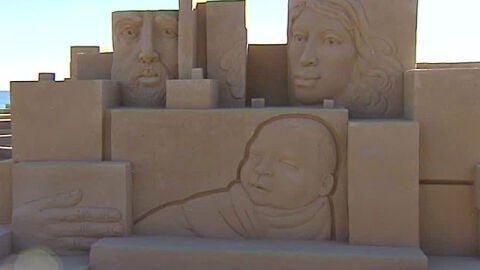 Bel&eacute;n en la arena de una playa