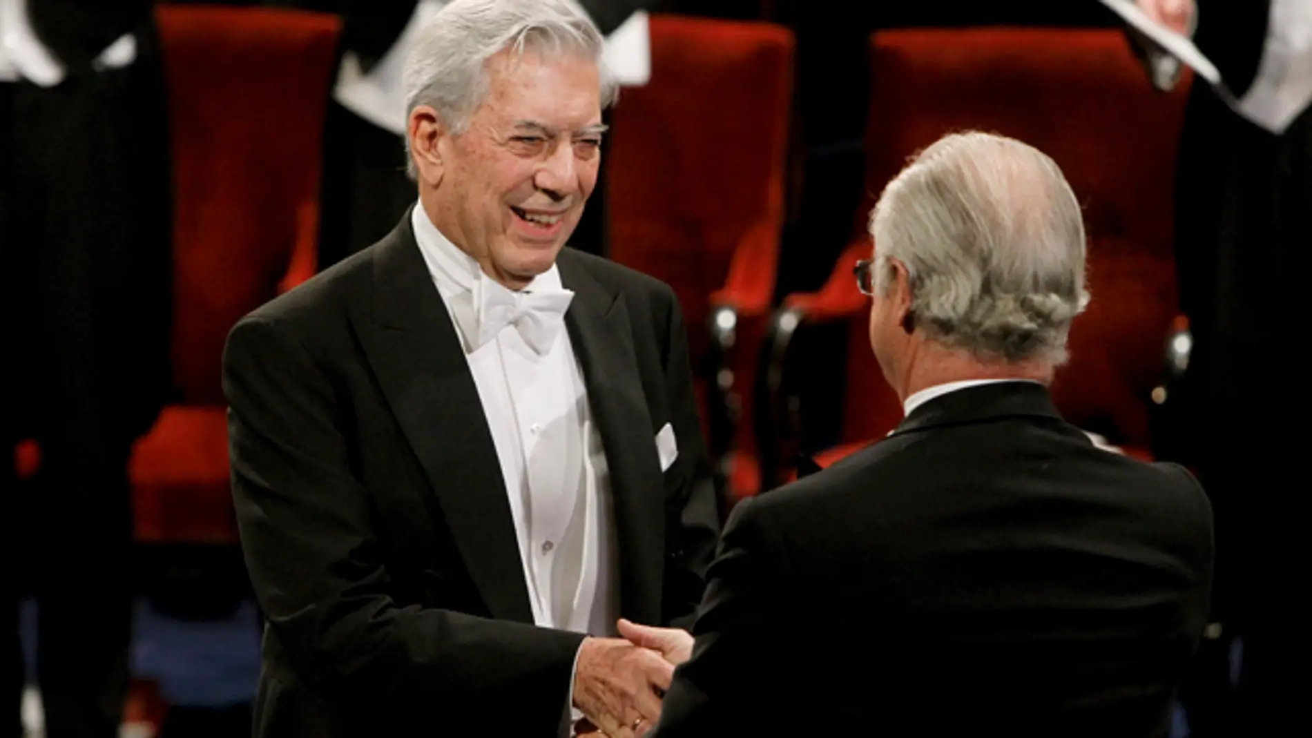 Vargas Llosa recoge el Nobel