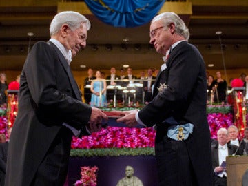 Mario Vargas Llosa recoge su premio Nobel