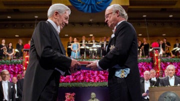 Mario Vargas Llosa recoge su premio Nobel