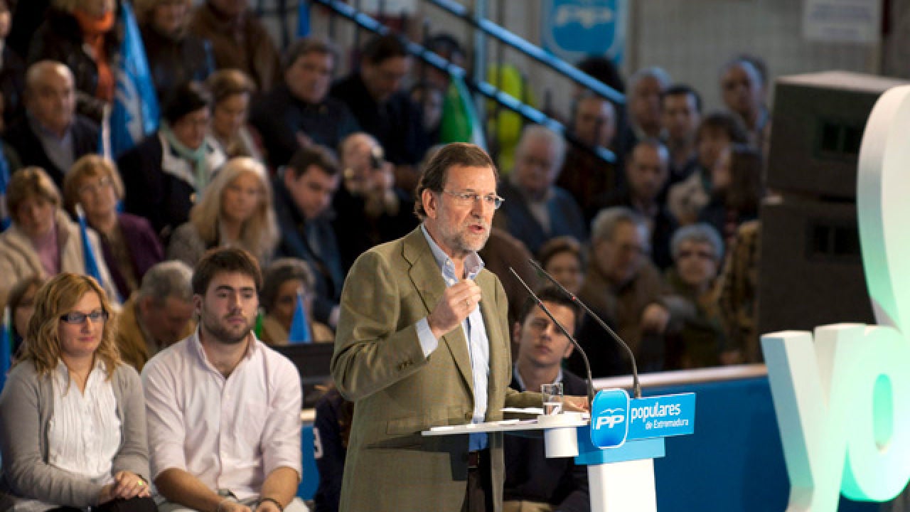 El PP aventaja en más de 17 puntos al PSOE en la primera encuesta del año