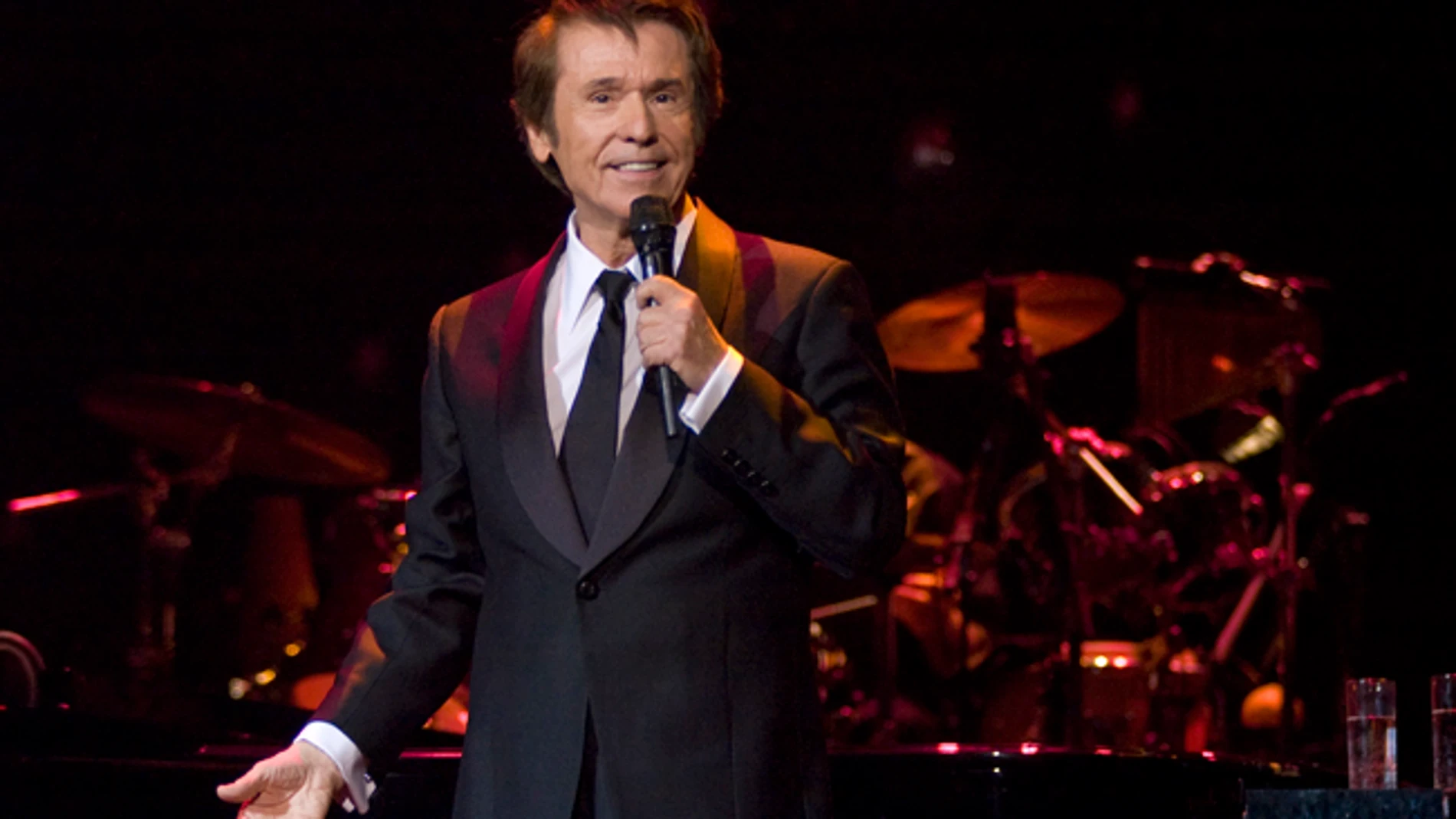 Raphael canta en el Teatro Compaq Gran Vía Raphael canta en el Teatro Compaq Gran Vía