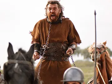 Sandro es llevado al campamento romano Sandro es llevado al campamento romano