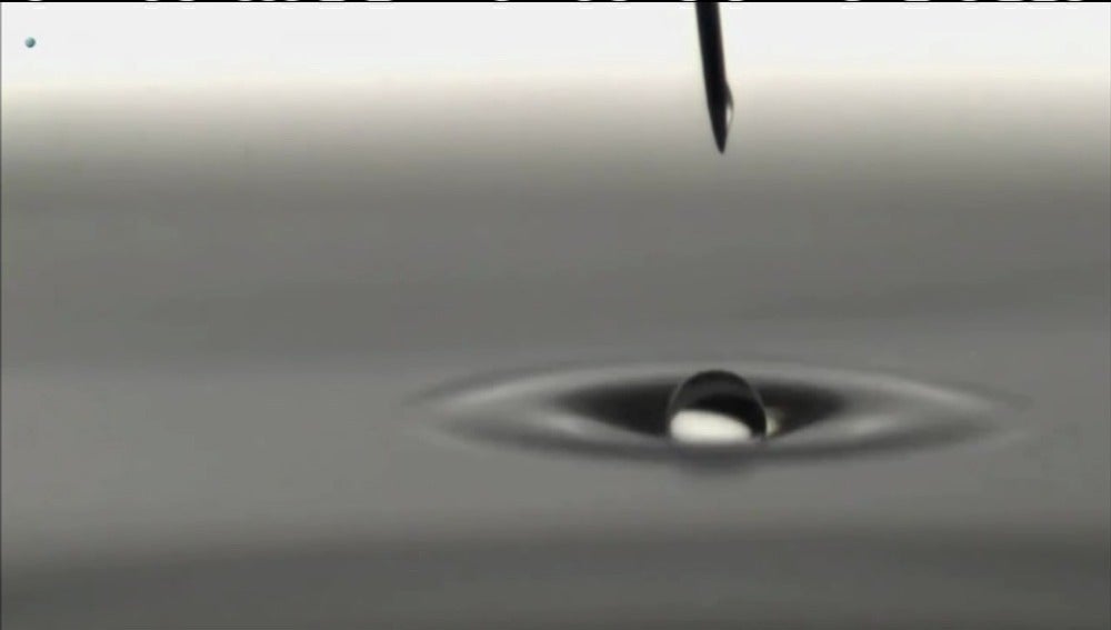 Una cámara superlenta explica como se comporta una gota de agua al caer
