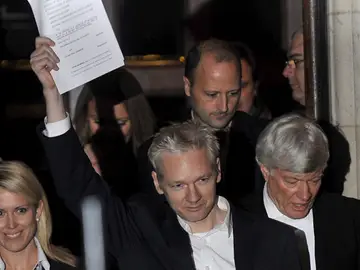 Julian Assange, en libertad condicional Julian Assange, en libertad condicional