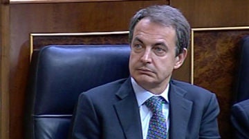 Zapatero acude al Congreso por sorpresa