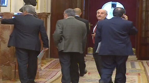 Algunos diputados se quedan sin votar por impuntuales