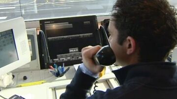 Un controlador trabaja en un aeropuerto canario
