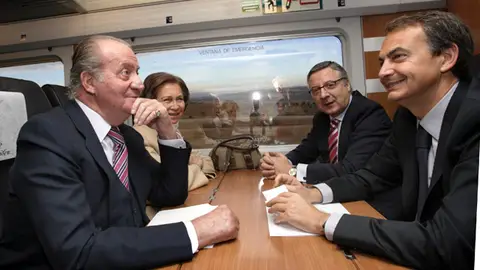 Zapatero, Blanco y los Reyes en el AVE Zapatero, Blanco y los Reyes en el AVE