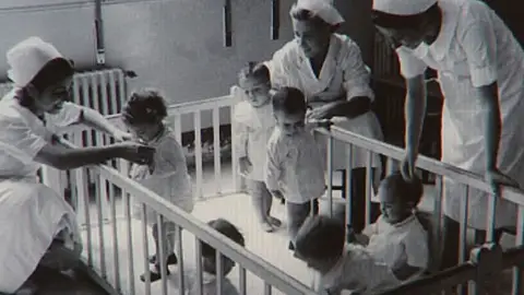 La Fiscalía de Cádiz investiga casos de bebés robados La Fiscalía de Cádiz investiga casos de bebés robados