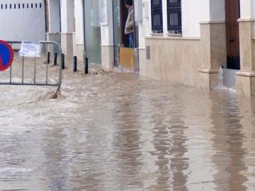 Más de 200 personas trabajan en dispositivo de emergencia en Ecija