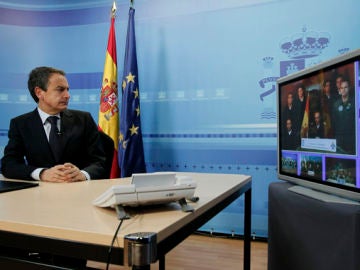 Videoconferencia de Zapatero con las tropas Videoconferencia de Zapatero con las tropas