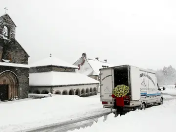 Muchas poblaciones están aisladas por la nieve Muchas poblaciones están aisladas por la nieve