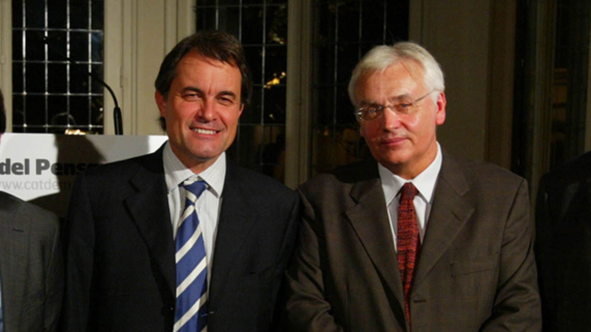 Artur Mas y Ferr&aacute;n Mascarell posan juntos