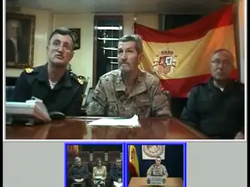 Chacón habla con los miembros de la operación Atalanta contra la piratería en Somalia Chacón habla con los miembros de la operación Atalanta contra la piratería en Somalia