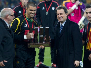 Artur Mas junto a Víctor Valdés