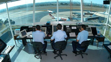 Controladores, desde su puesto de trabajo