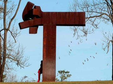 Escultura de Chillida que forma parte del museo