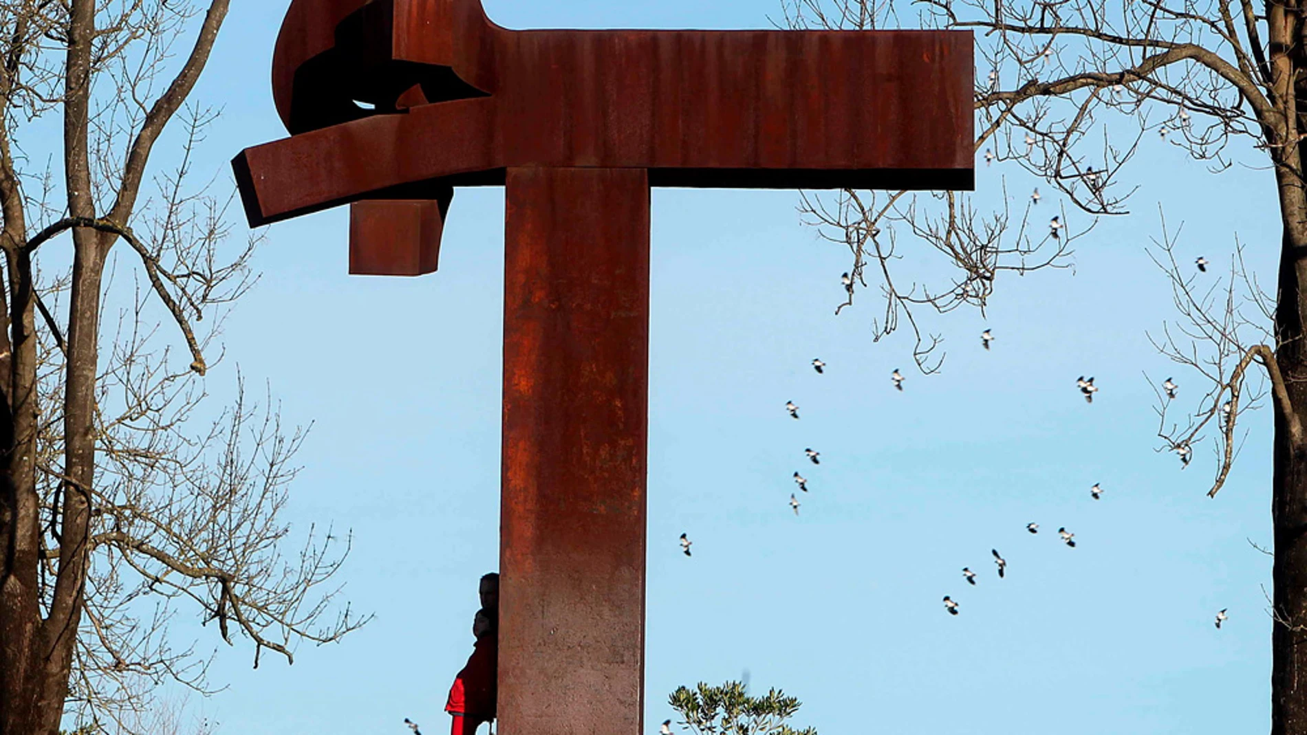 Escultura de Chillida que forma parte del museo Escultura de Chillida que forma parte del museo