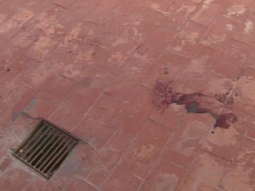 Intenta matarla con una plancha Intenta matarla con una plancha