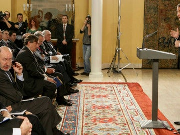 Zapatero presenta el 'Informe Económico 2010'