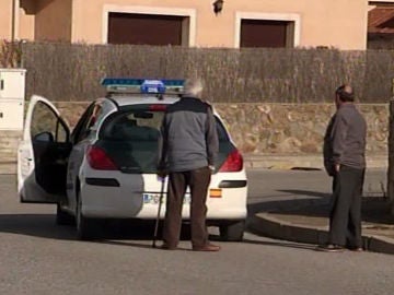 Un coche de la Guardia Civil en Torrecaballeros (Segovia) Un coche de la Guardia Civil en Torrecaballeros (Segovia)