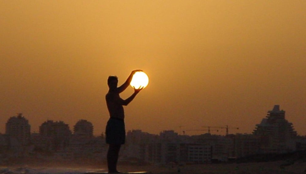 El sol en sus manos
