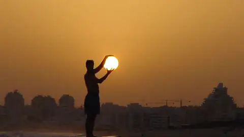 El sol en sus manos El sol en sus manos