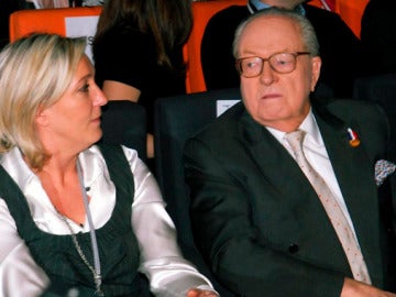 Marine Le Pen, junto a su padre
