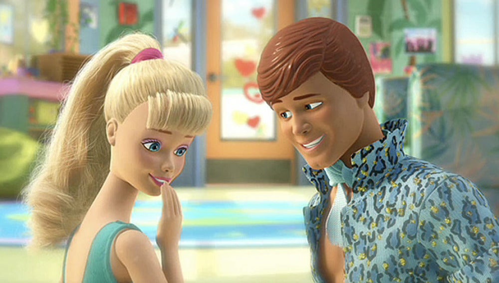 Ken se esfuerza por reconquistar a Barbie