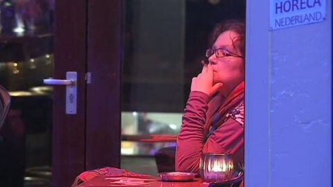 Fumando en un bar de Holanda