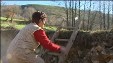 Una escalera como solución de emergencia para los vecinos de Baleira