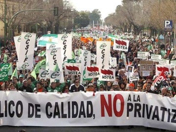 Manifestación contra la reordenación del sector público andaluz