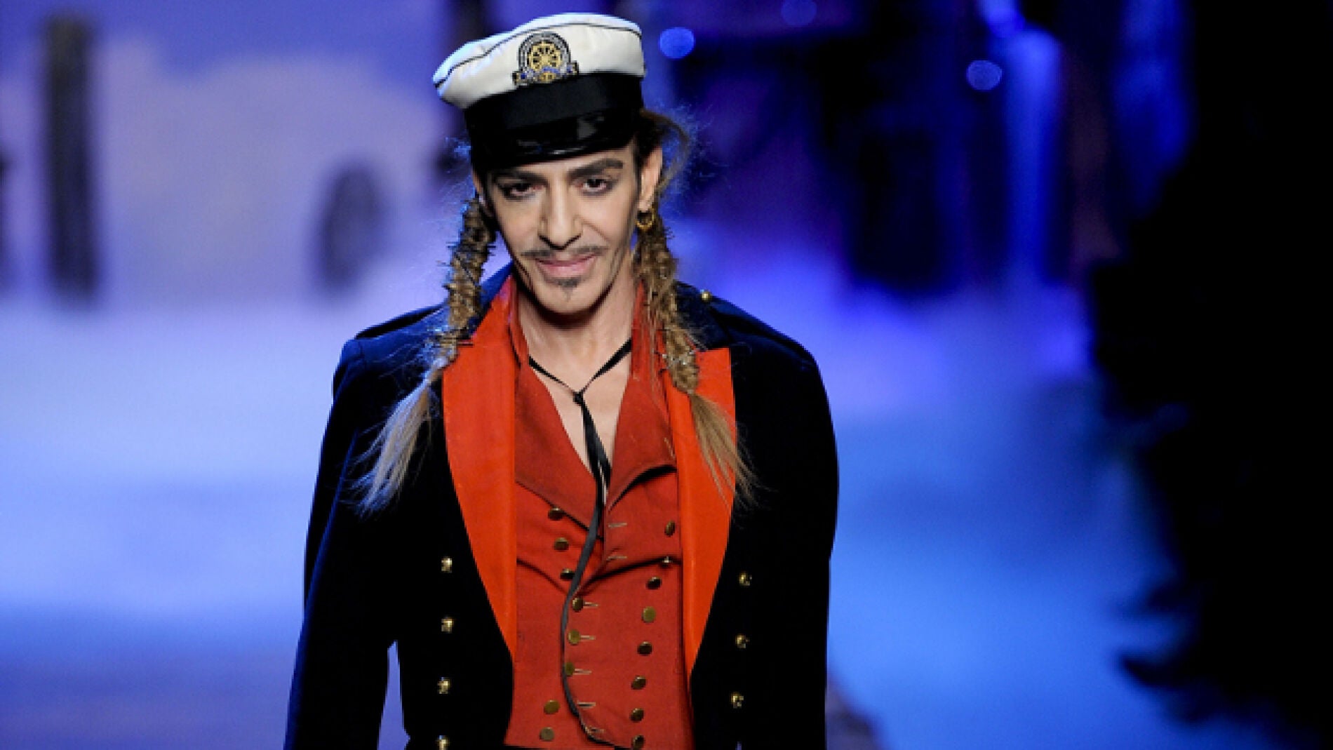 El modisto John Galliano atribuye su ca&iacute;da al alcohol y las drogas