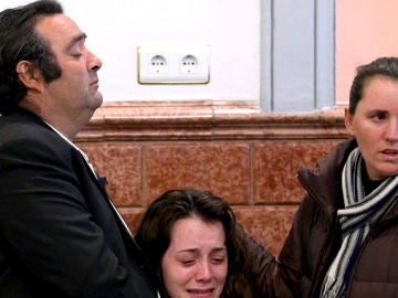 Los padres de Esther Jiménez durante el funeral Los padres de Esther Jiménez durante el funeral