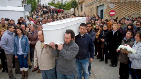 Cientos de vecinos de Paterna (C&aacute;diz) despiden a la ni&ntilde;a fallecida en Arriate