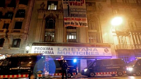 Desalojan el antiguo Palacio del Cinema de Barcelona
