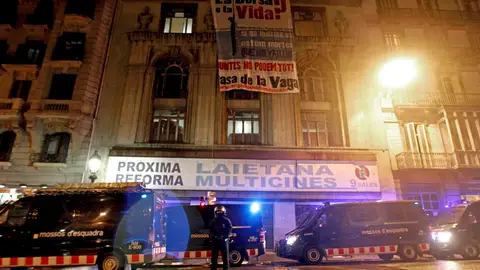 Desalojan el antiguo Palacio del Cinema de Barcelona Desalojan el antiguo Palacio del Cinema de Barcelona