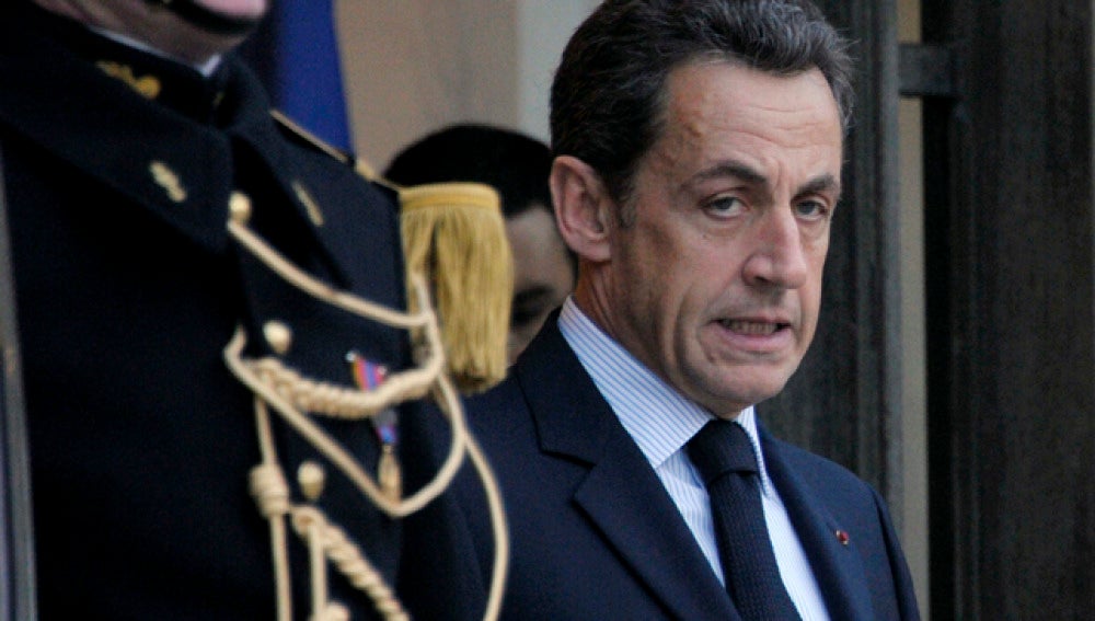 Piratean el Facebook de Sarkozy