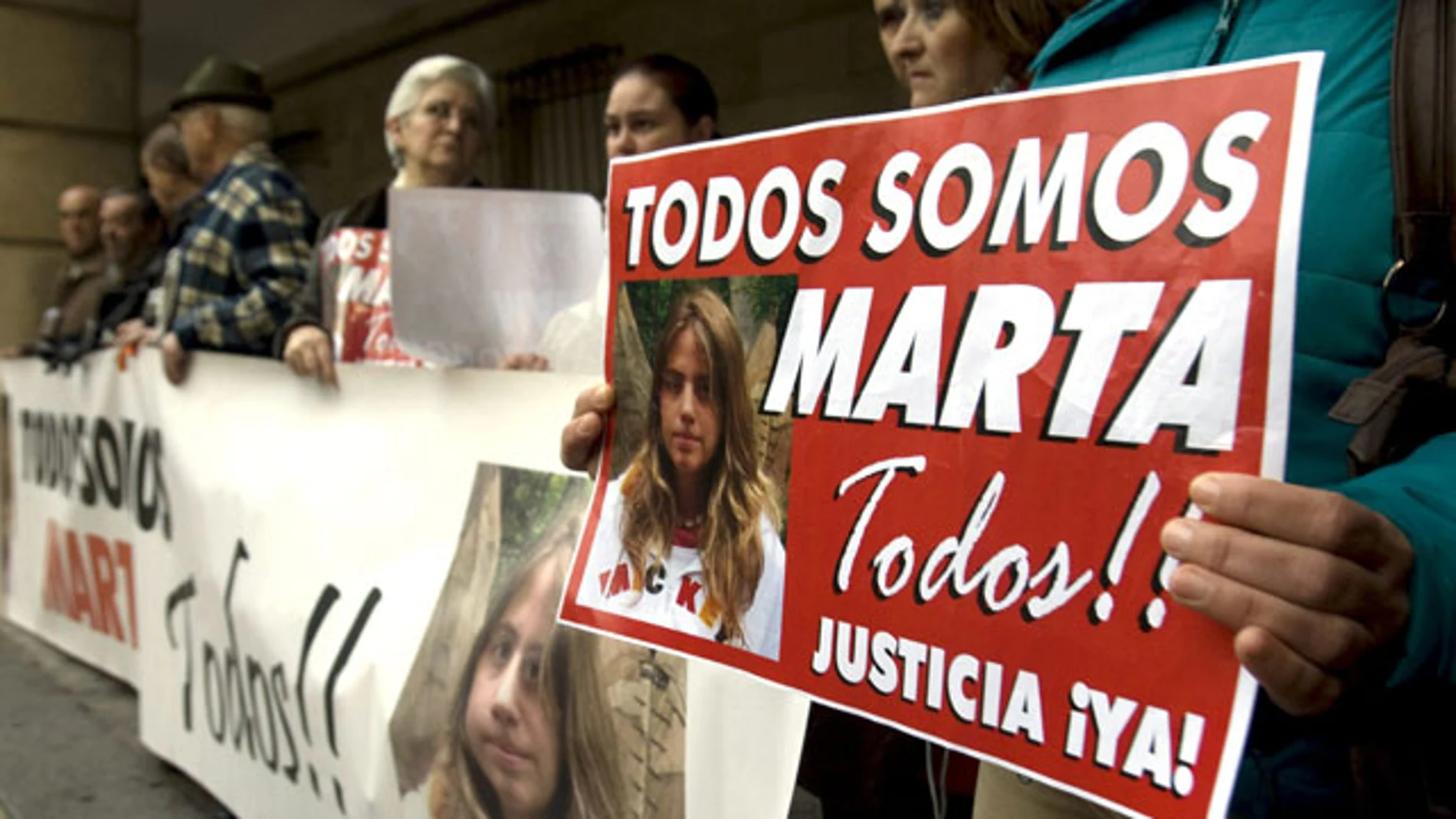 Concentración en apoyo a la familia de Marta del Castillo Concentración en apoyo a la familia de Marta del Castillo