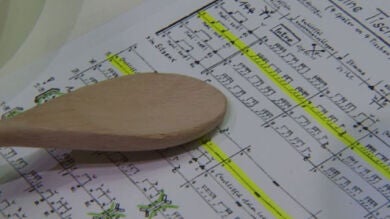Escobas y cucharas, los instrumentos musicales de los más pequeños