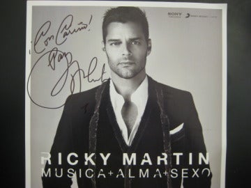 Poster firmado por Ricky Martin
