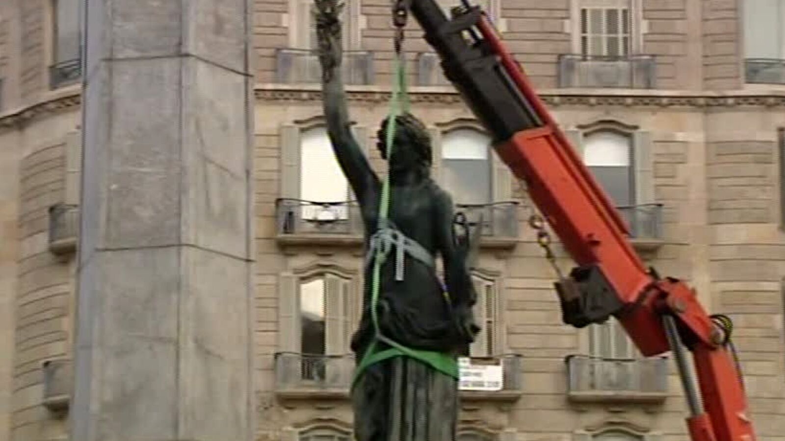Barcelona ha retirado de la calle su último monumento franquista