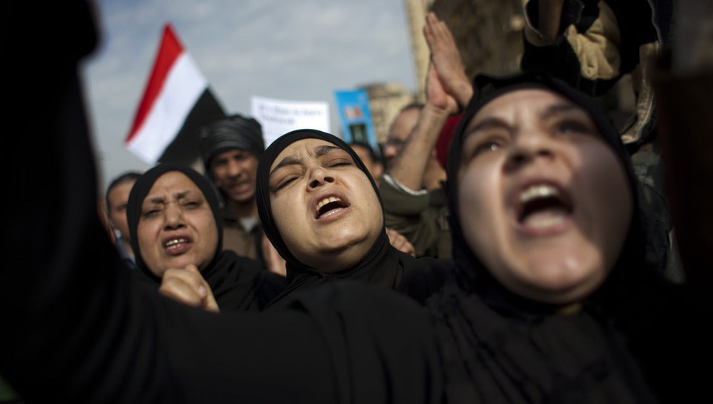 Las mujeres también gritan contra Mubarak