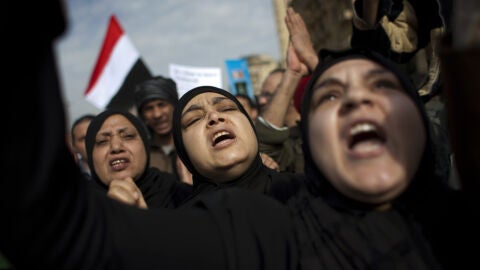 Las mujeres tambi&eacute;n gritan contra Mubarak
